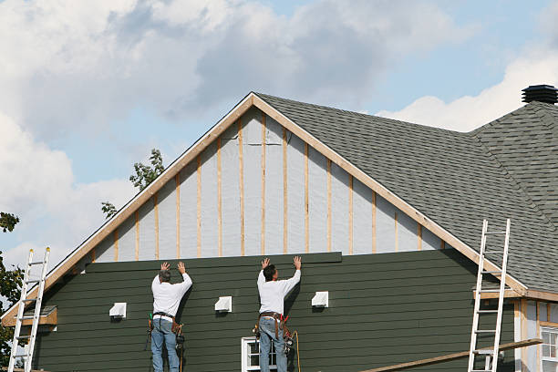 Professional Siding Replacement technician working in La Grange Park, IL